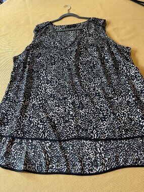Lane Bryant Black/White print sleeveless tank